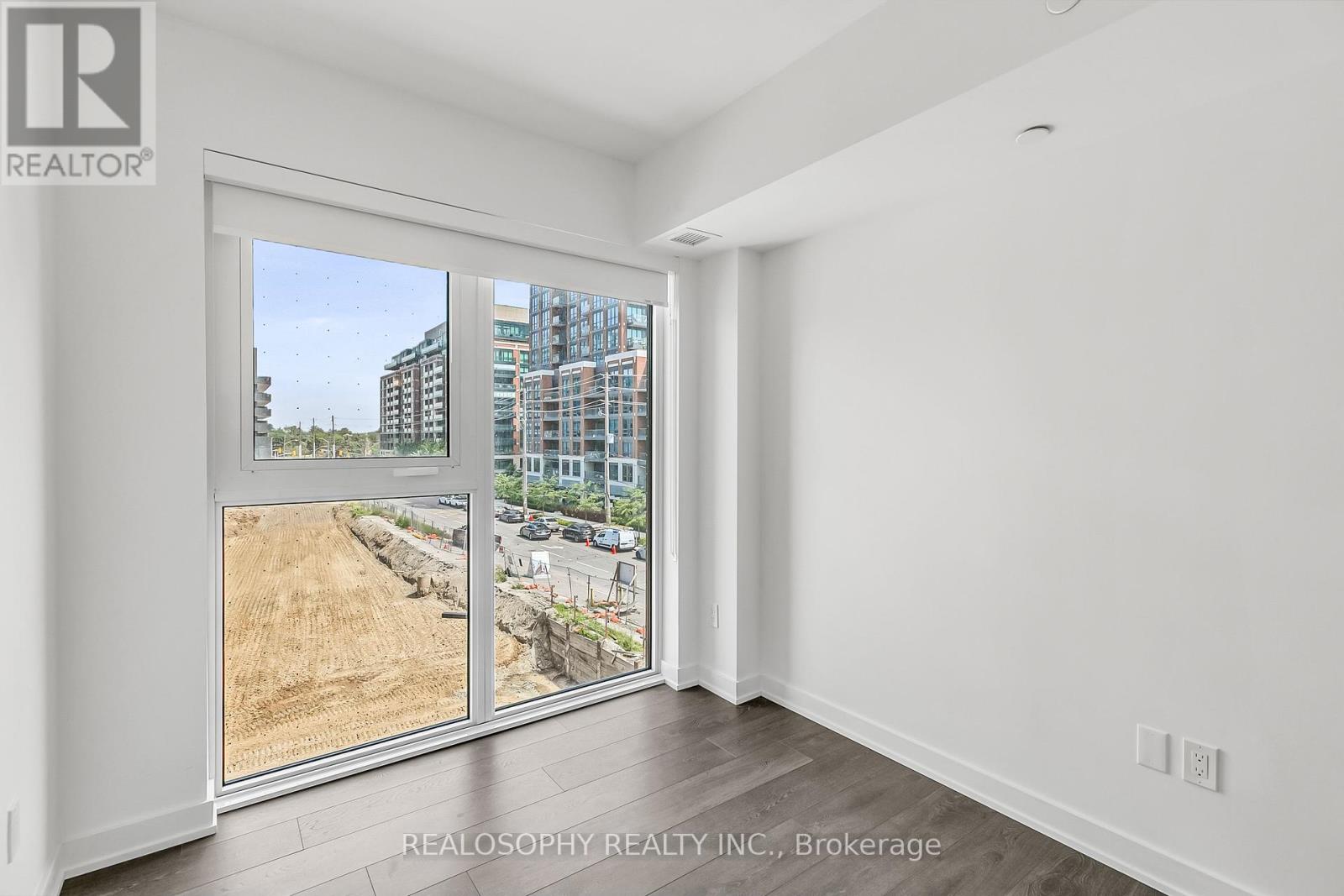 Photo 11 of 306 8 Tippett Road, Toronto ON