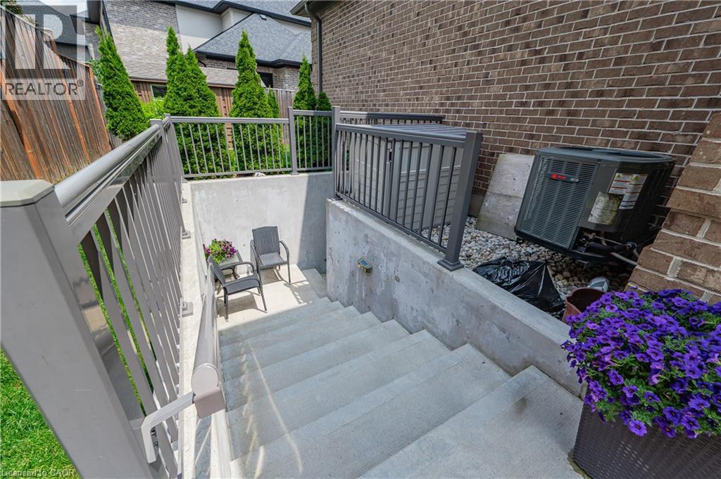 Photo 36 of 546 Manor Ridge Crescent, Waterloo ON