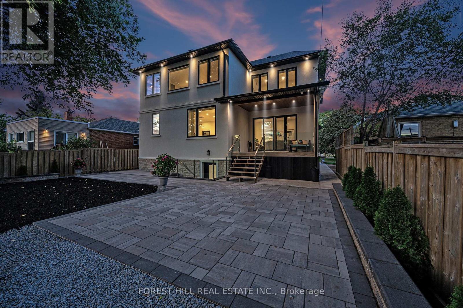 Photo 3 of 18 Ivorwood Crescent, Toronto ON