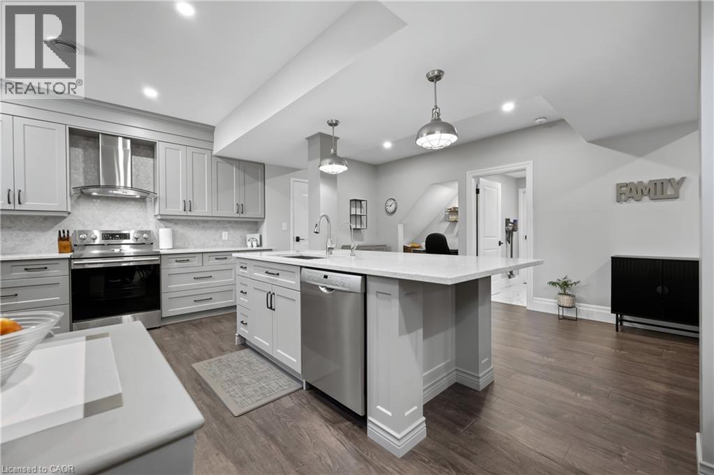 Photo 40 of 546 Manor Ridge Crescent, Waterloo ON