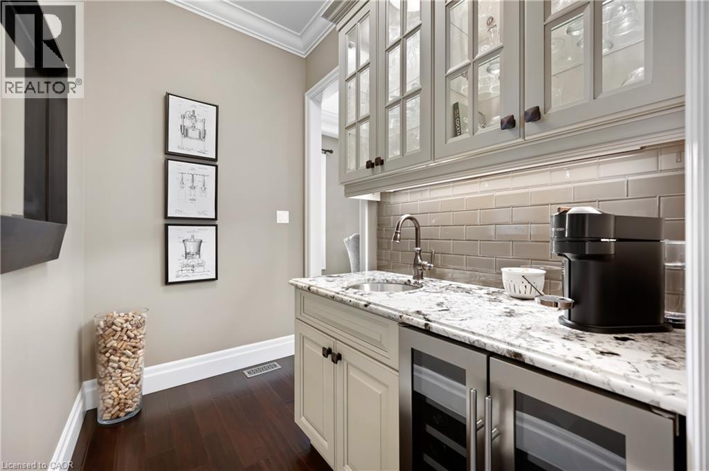 Photo 21 of 546 Manor Ridge Crescent, Waterloo ON