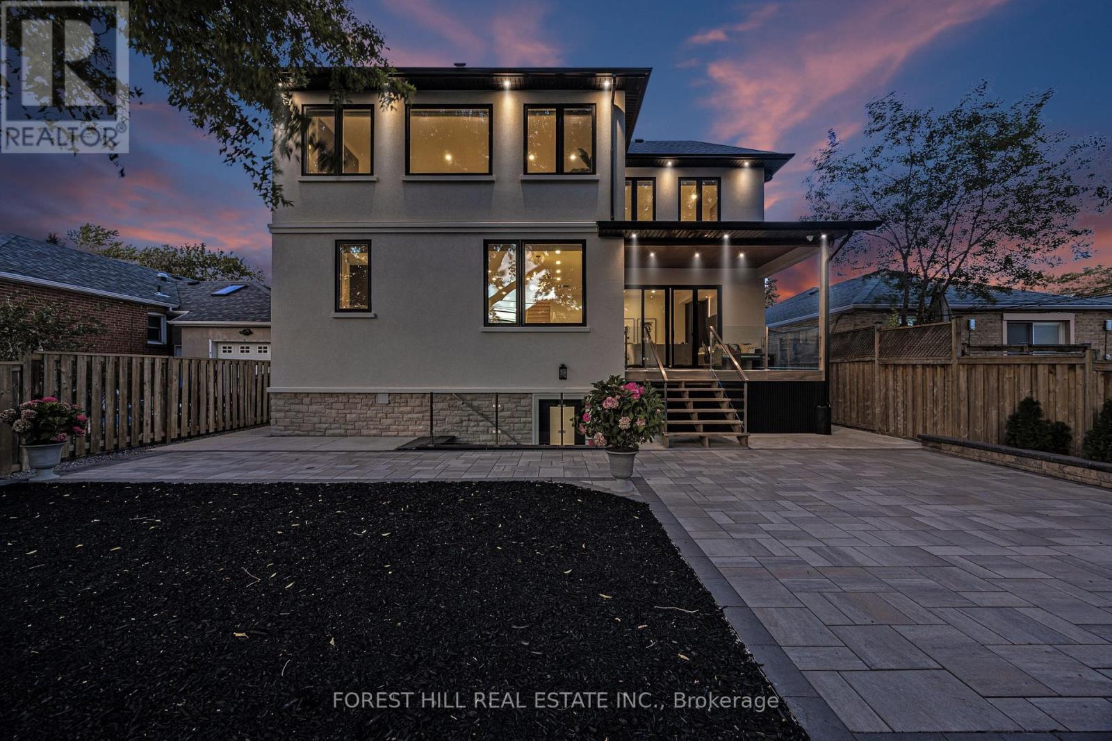 Photo 4 of 18 Ivorwood Crescent, Toronto ON
