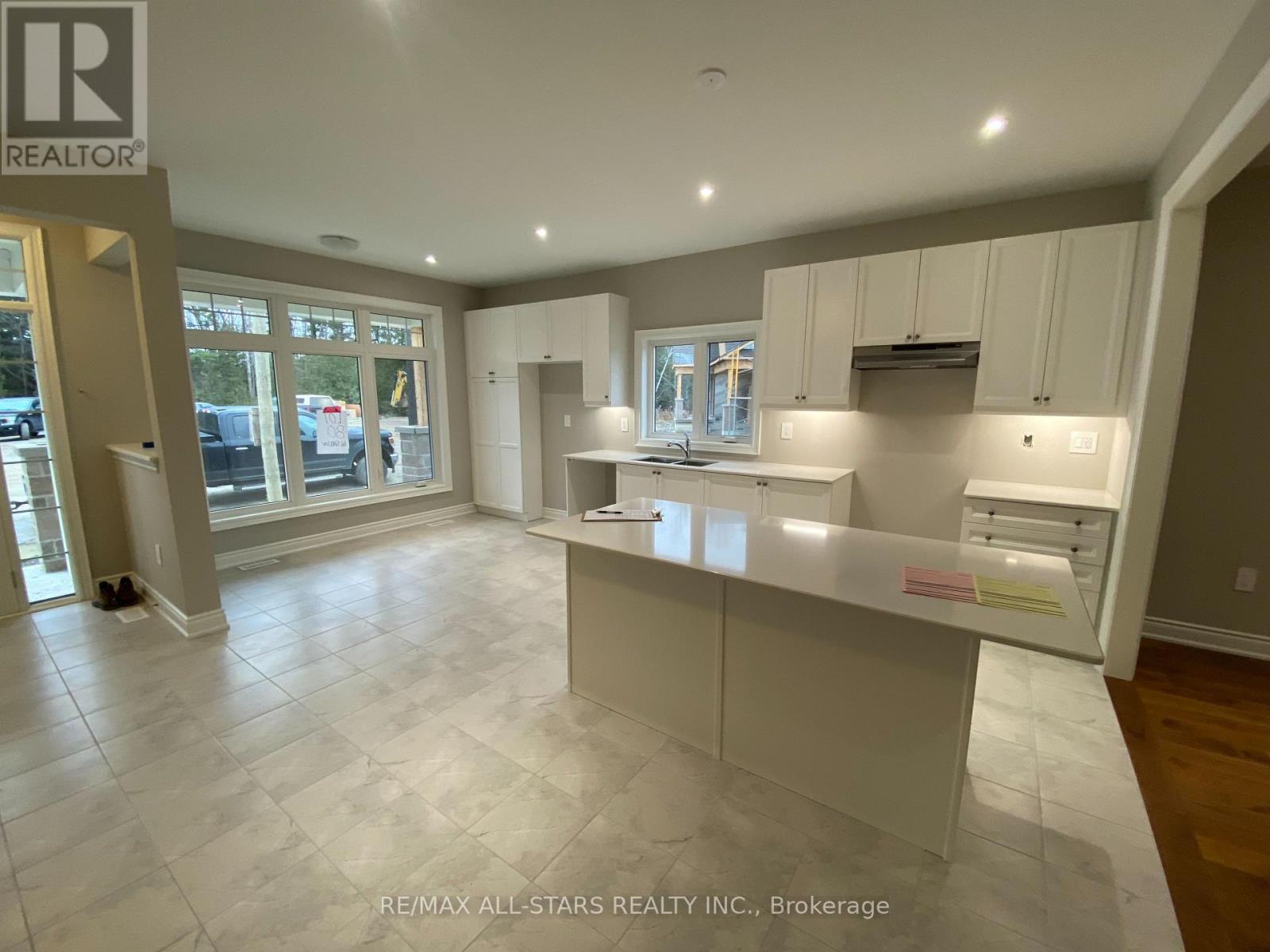 Photo 2 of 38 Shelson Place, Georgina ON