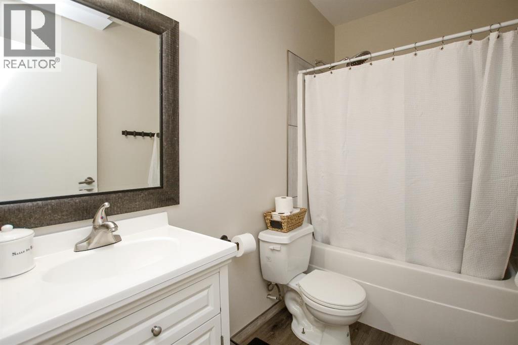 Photo 45 of 10 Regal Court, Sylvan Lake AB