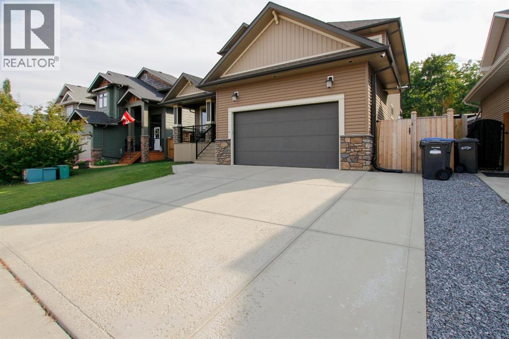 Photo 2 of 10 Regal Court, Sylvan Lake AB