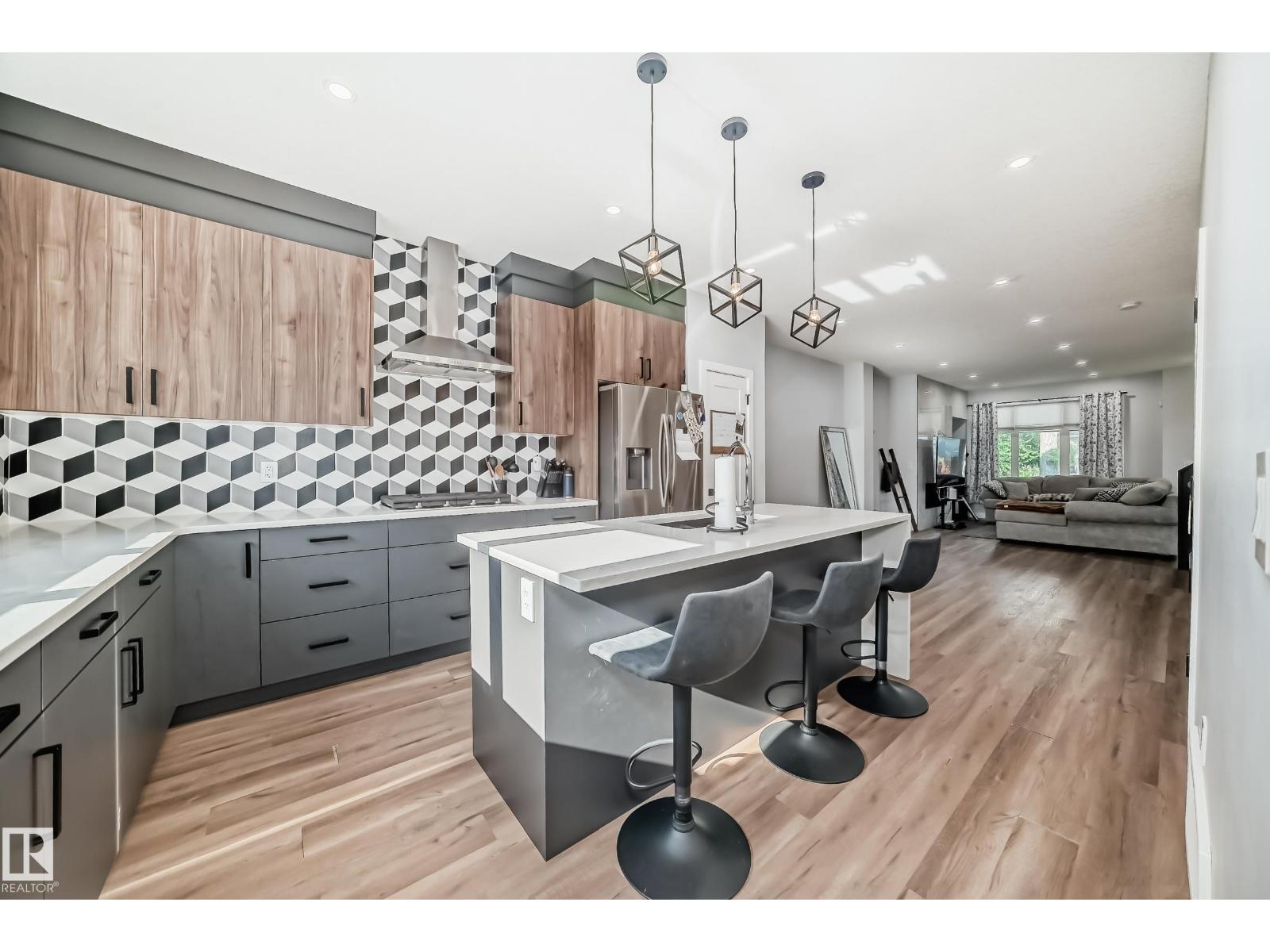 Photo 11 of 10626 81 St Nw, Edmonton AB