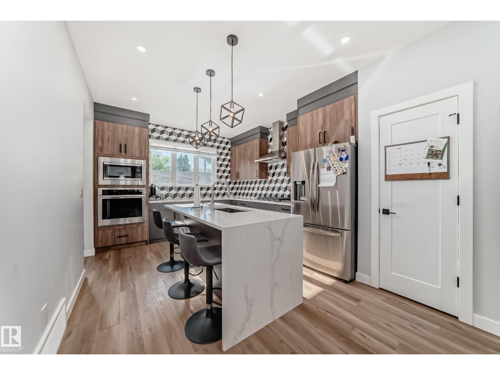 Photo 5 of 10626 81 St Nw, Edmonton AB
