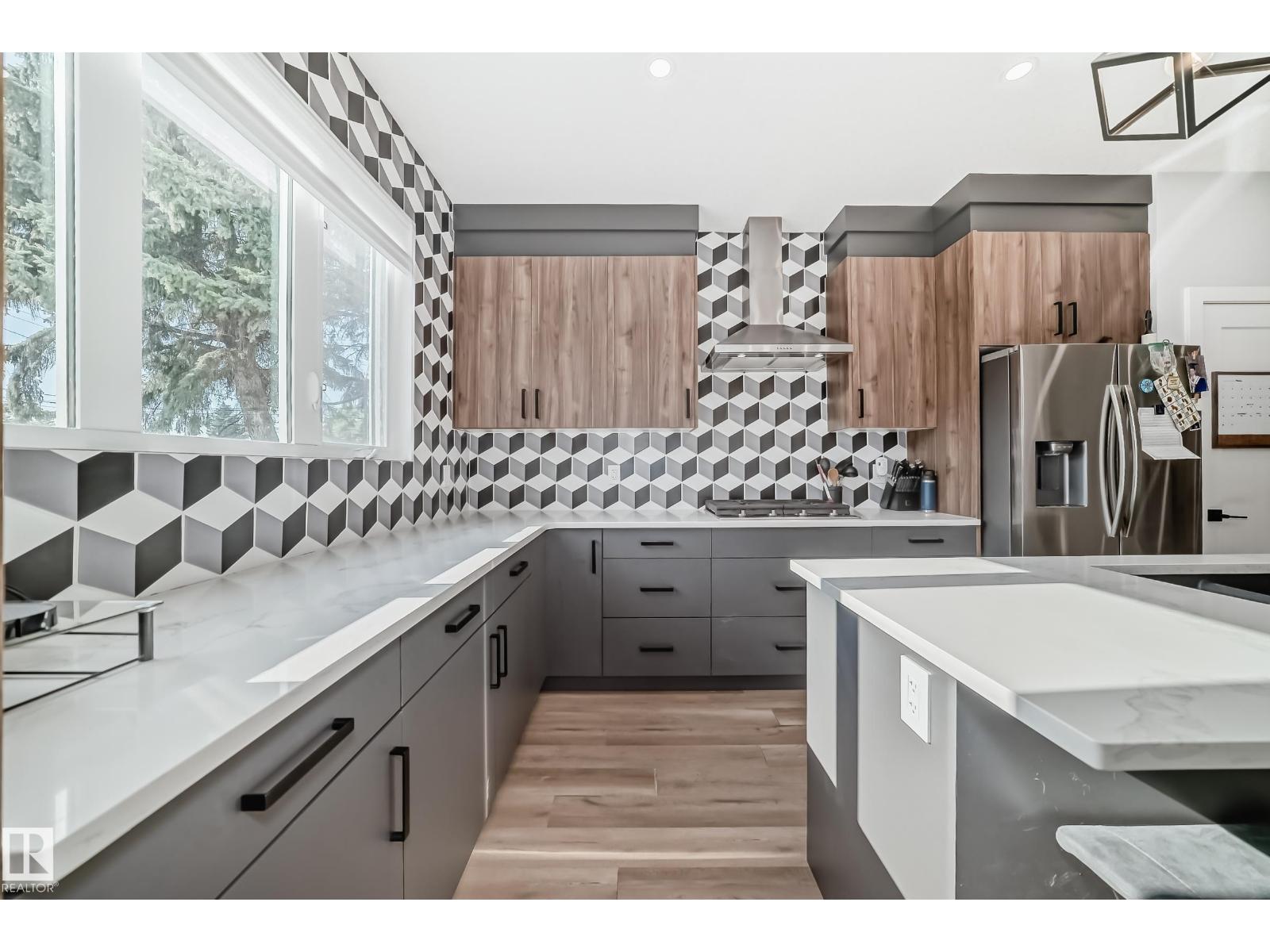 Photo 9 of 10626 81 St Nw, Edmonton AB