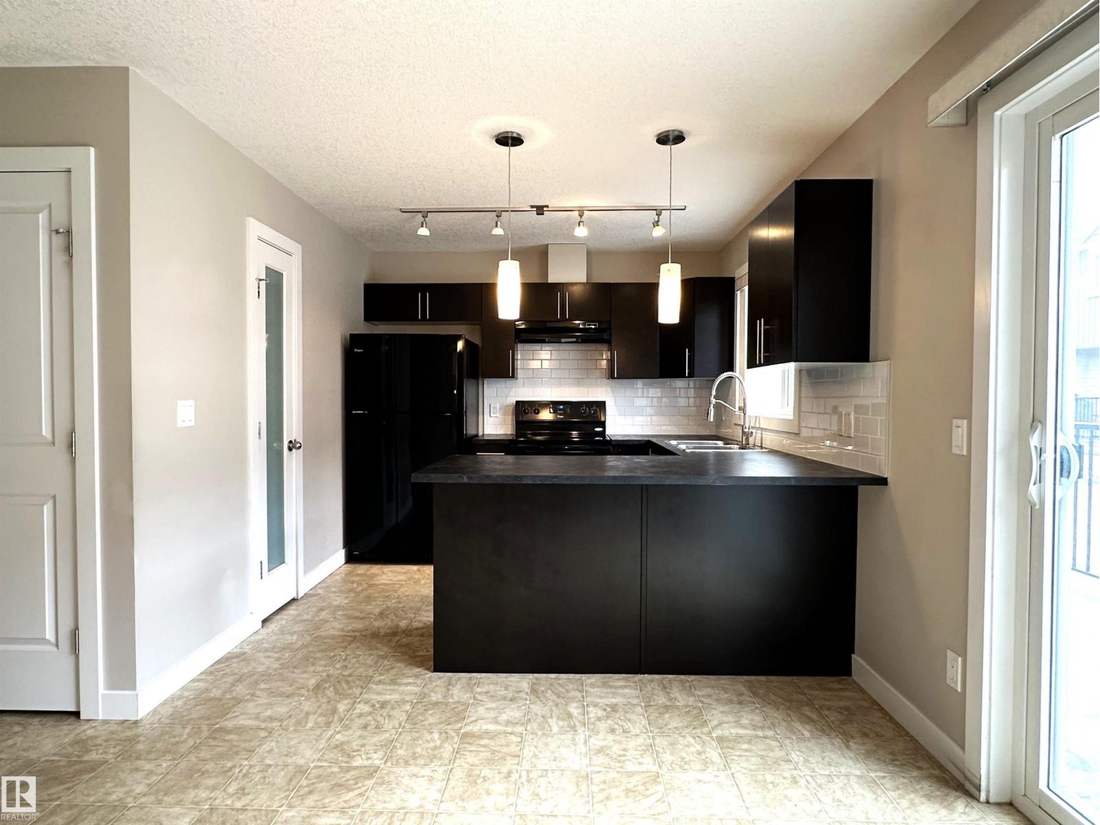 Photo 2 of 47 9535 217 St Nw, Edmonton AB