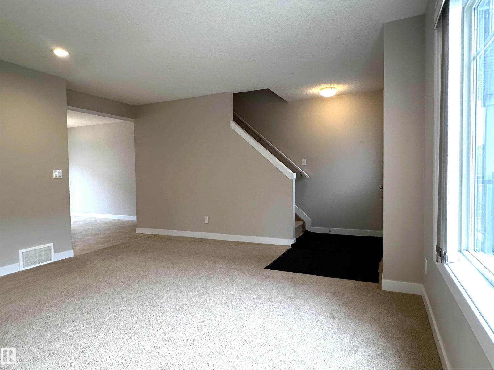 Photo 10 of 47 9535 217 St Nw, Edmonton AB