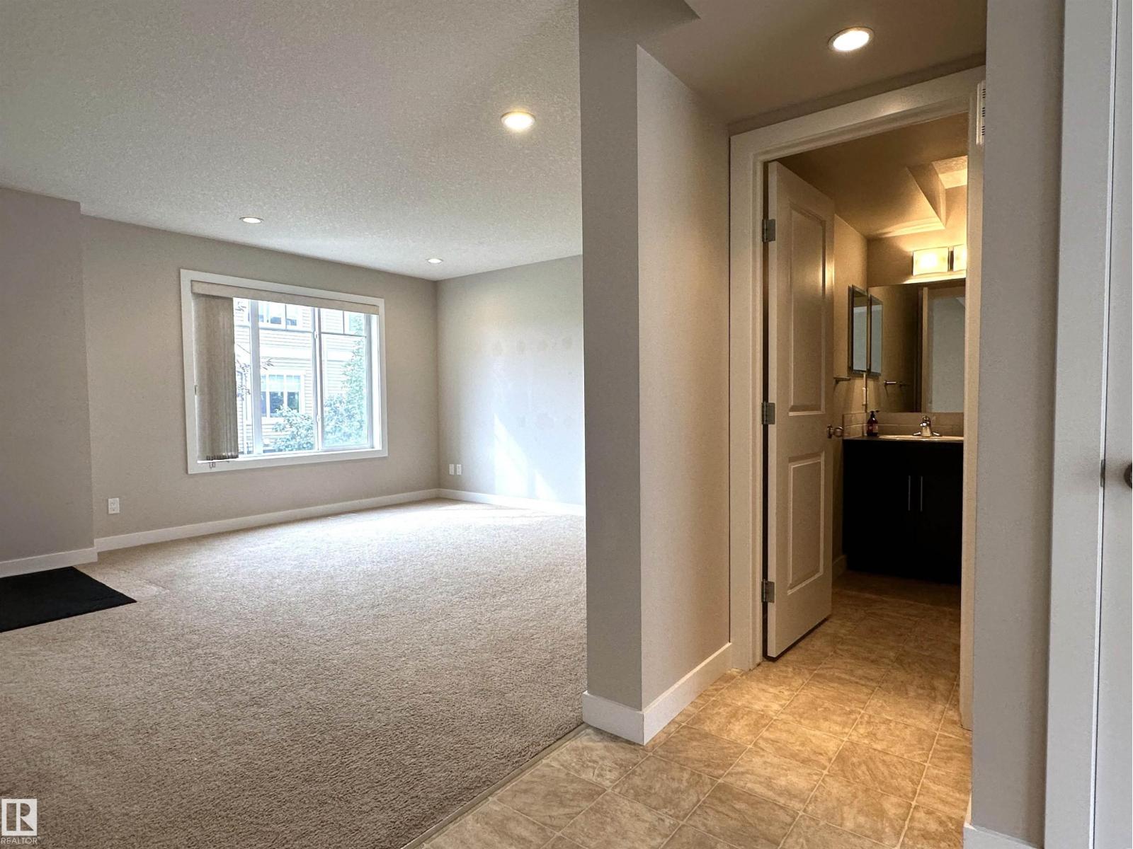 Photo 11 of 47 9535 217 St Nw, Edmonton AB