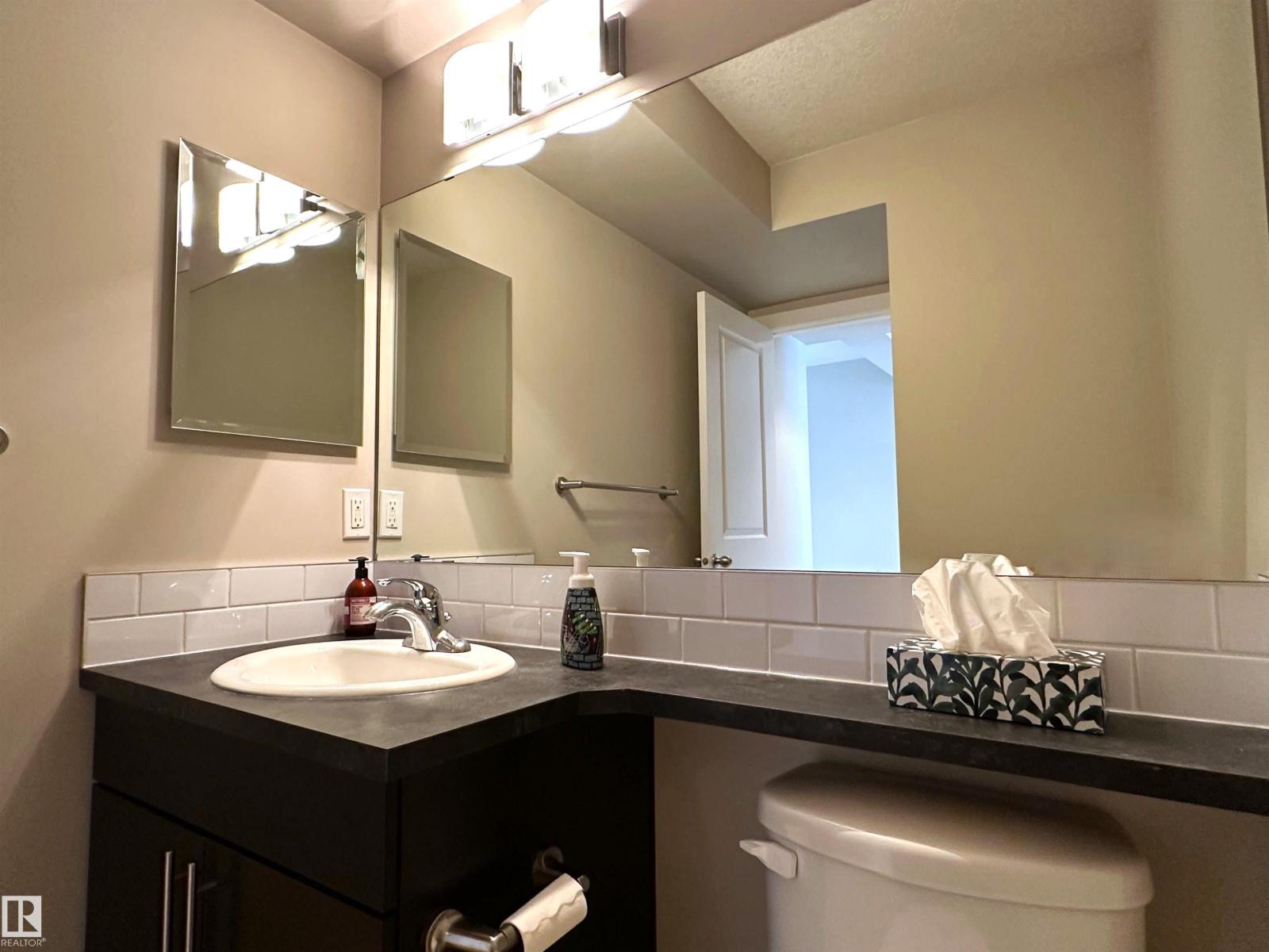 Photo 13 of 47 9535 217 St Nw, Edmonton AB