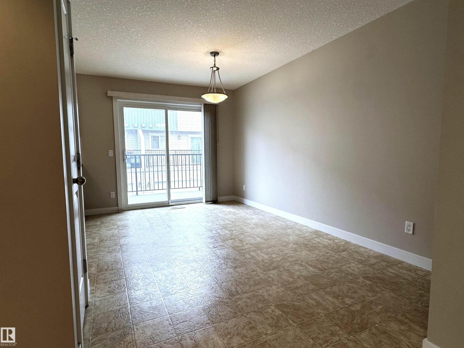 Photo 14 of 47 9535 217 St Nw, Edmonton AB
