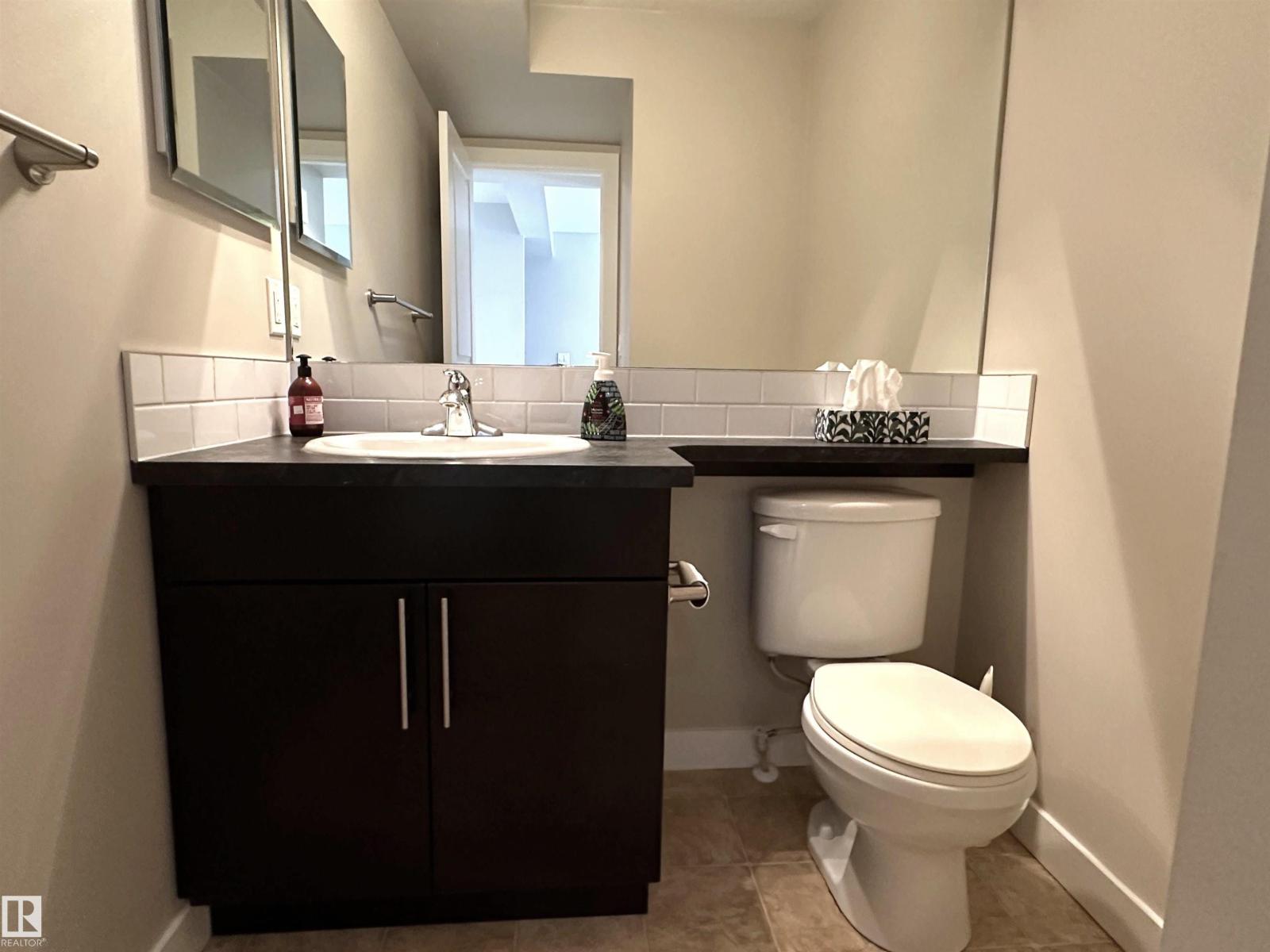 Photo 12 of 47 9535 217 St Nw, Edmonton AB