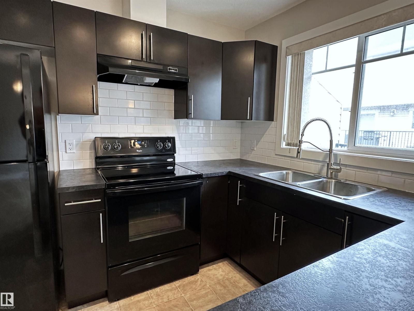 Photo 17 of 47 9535 217 St Nw, Edmonton AB