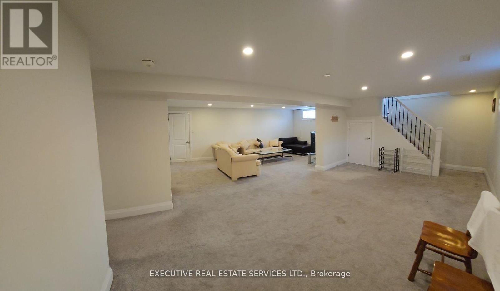 Photo 11 of 44 Woodsview Avenue, Grimsby ON