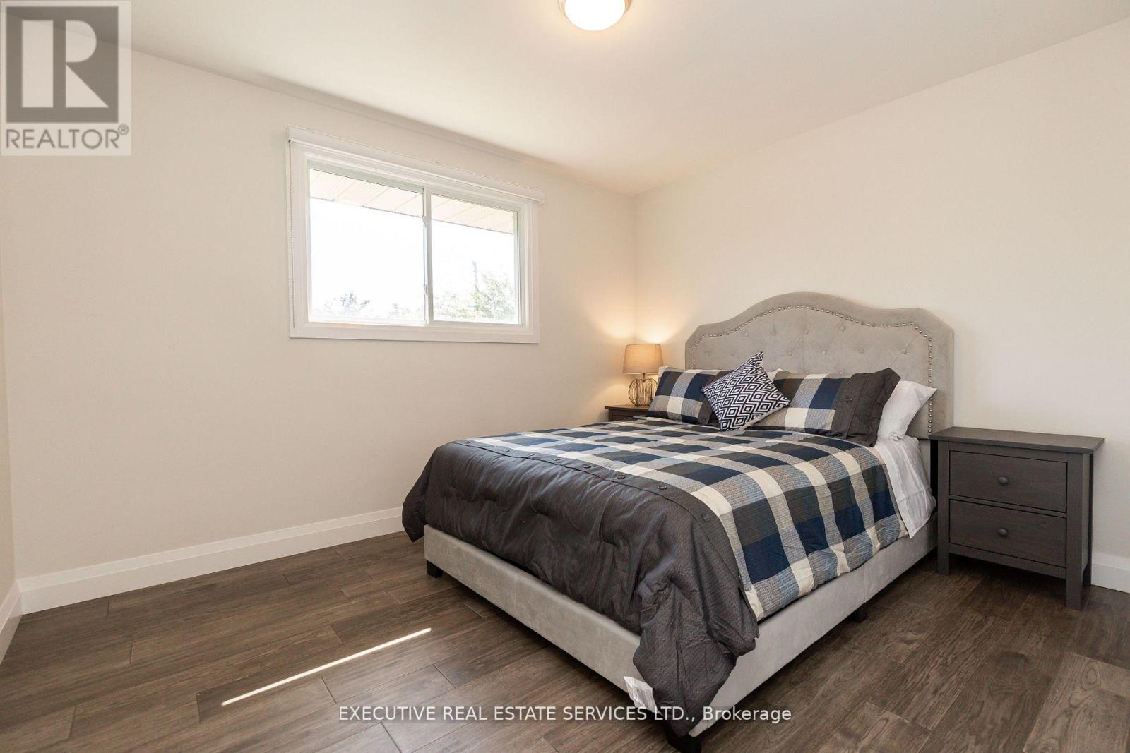 Photo 15 of 44 Woodsview Avenue, Grimsby ON