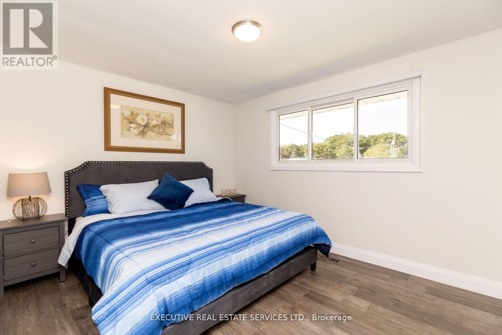 Photo 17 of 44 Woodsview Avenue, Grimsby ON