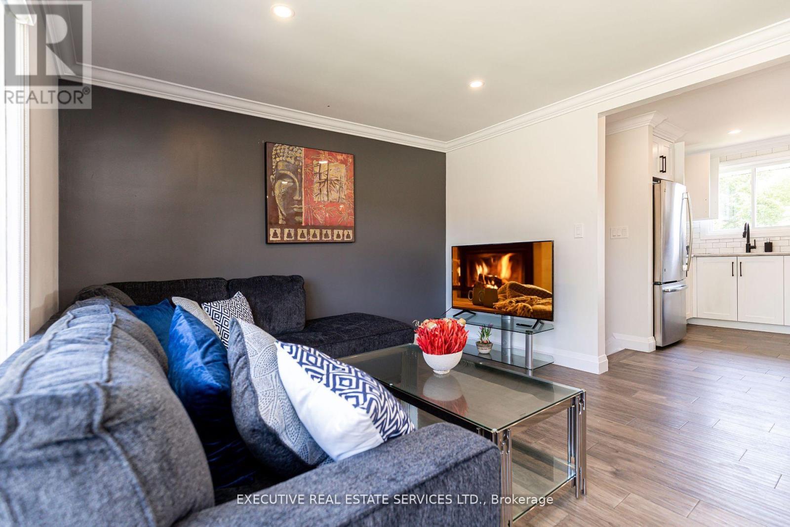 Photo 23 of 44 Woodsview Avenue, Grimsby ON