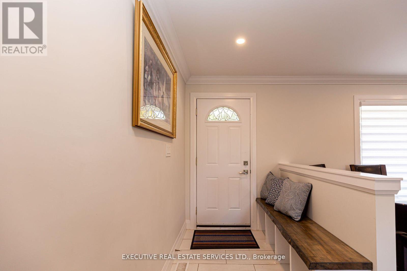 Photo 27 of 44 Woodsview Avenue, Grimsby ON