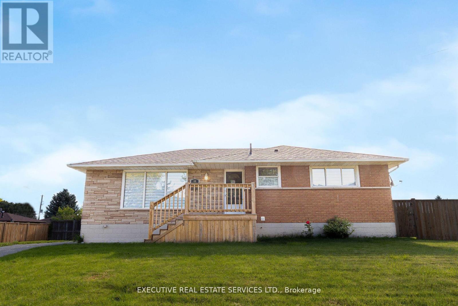 Photo 29 of 44 Woodsview Avenue, Grimsby ON