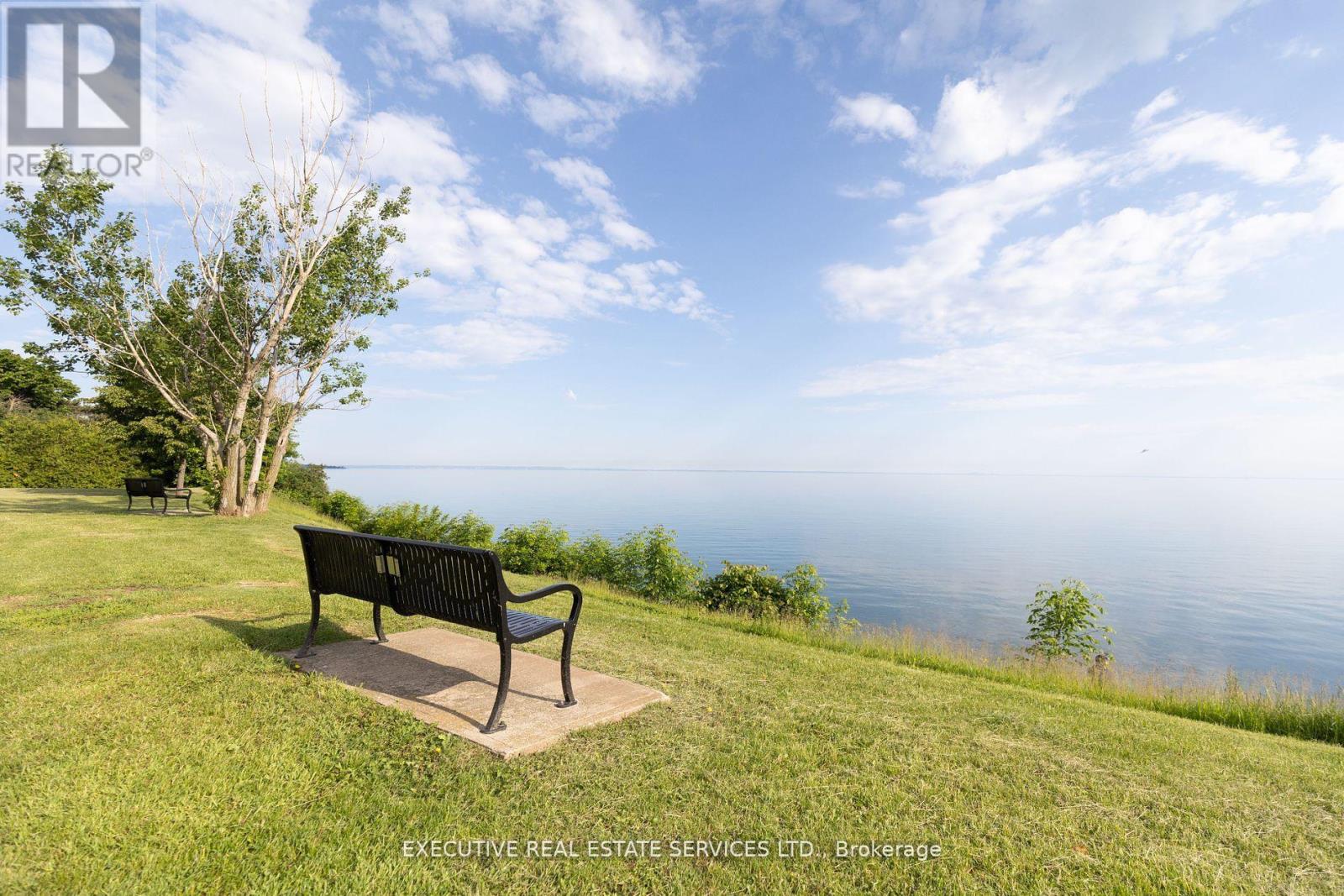 Photo 6 of 44 Woodsview Avenue, Grimsby ON