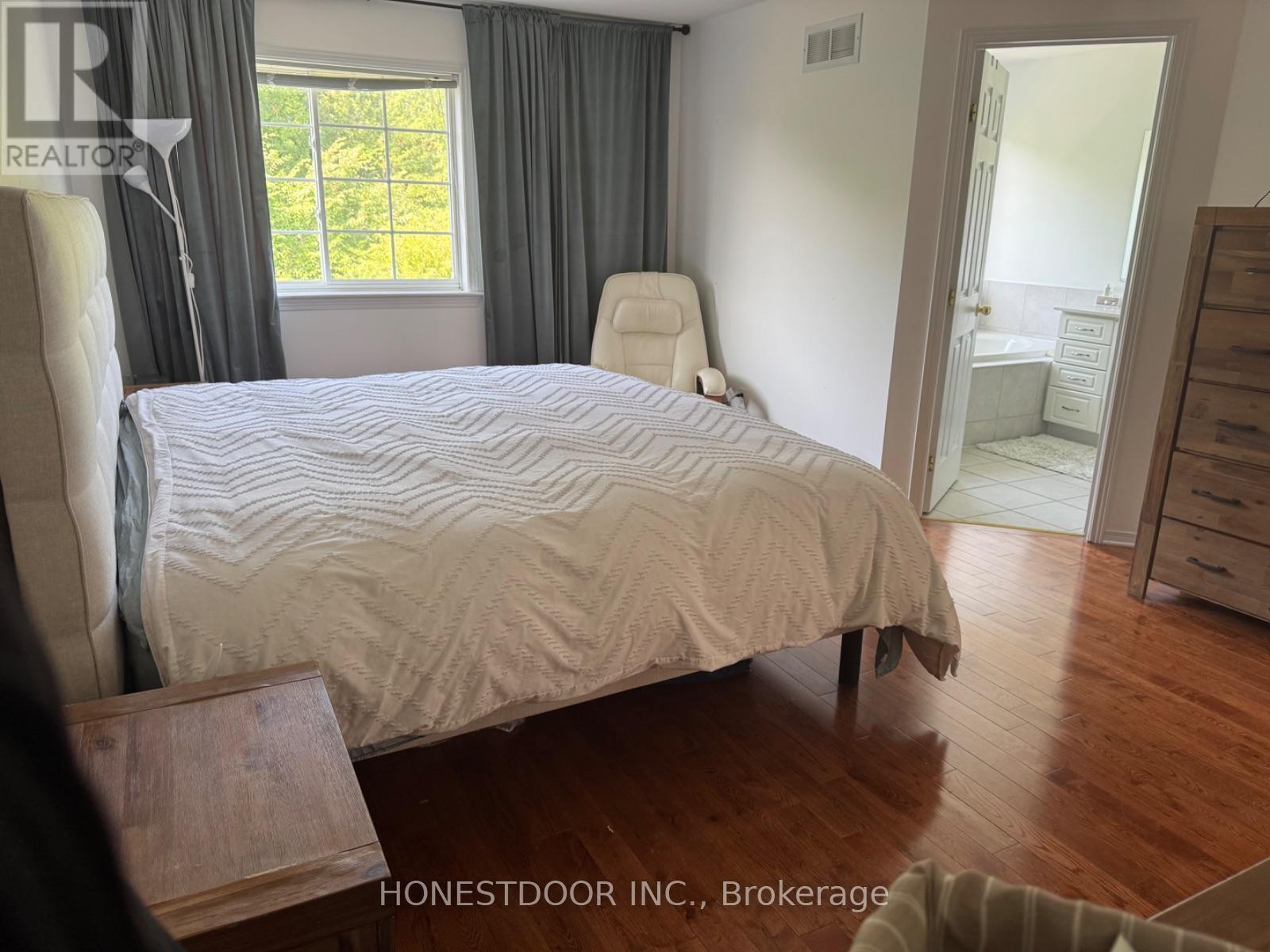 Photo 16 of 374 Wisteria Crescent, Ottawa ON
