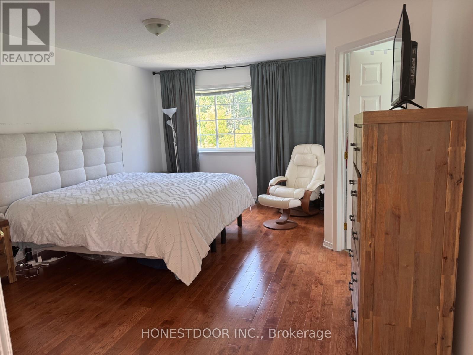 Photo 17 of 374 Wisteria Crescent, Ottawa ON
