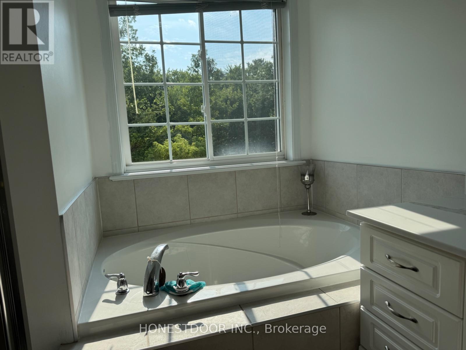 Photo 22 of 374 Wisteria Crescent, Ottawa ON