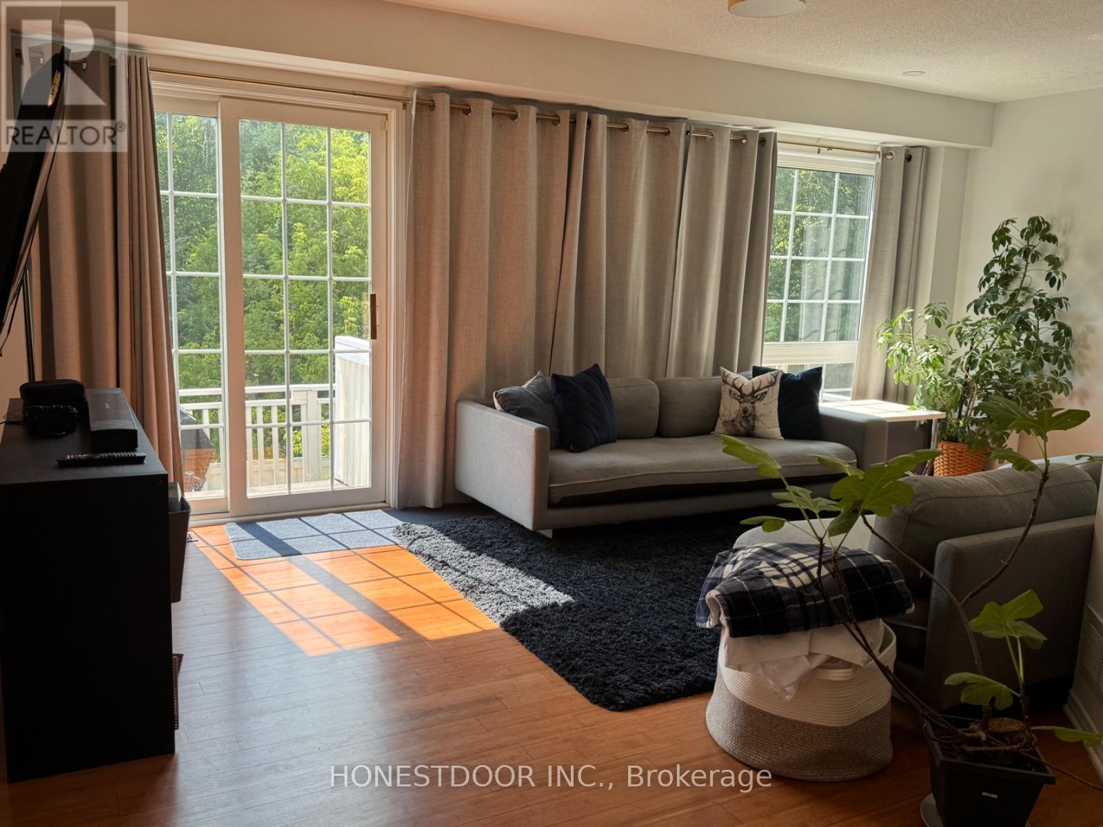 Photo 4 of 374 Wisteria Crescent, Ottawa ON