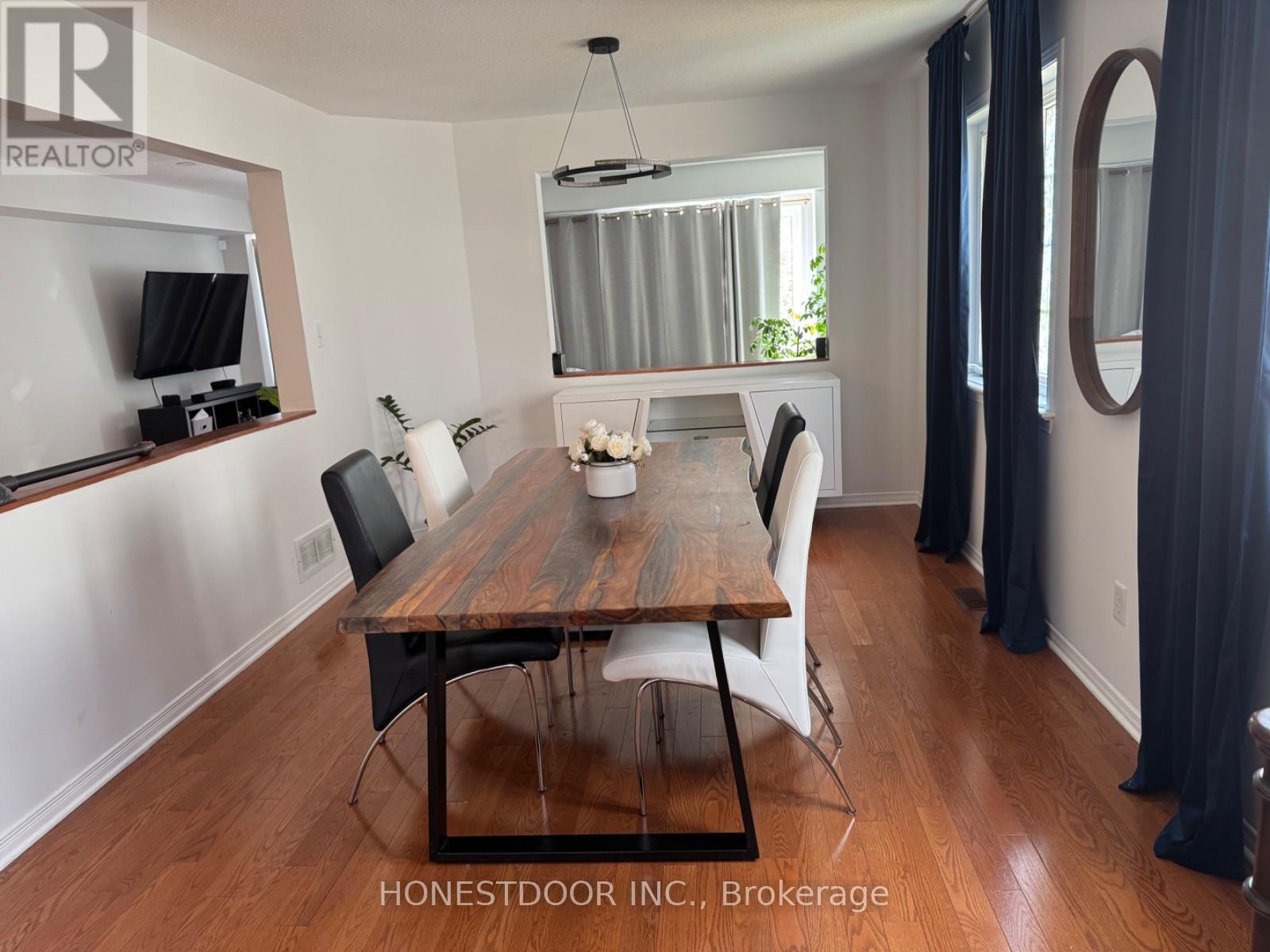 Photo 8 of 374 Wisteria Crescent, Ottawa ON