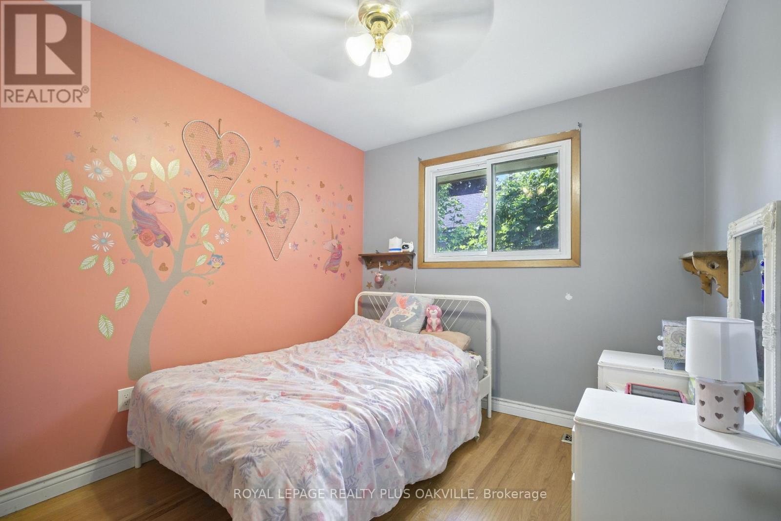 Photo 10 of 158 Bonaventure Drive, Hamilton ON