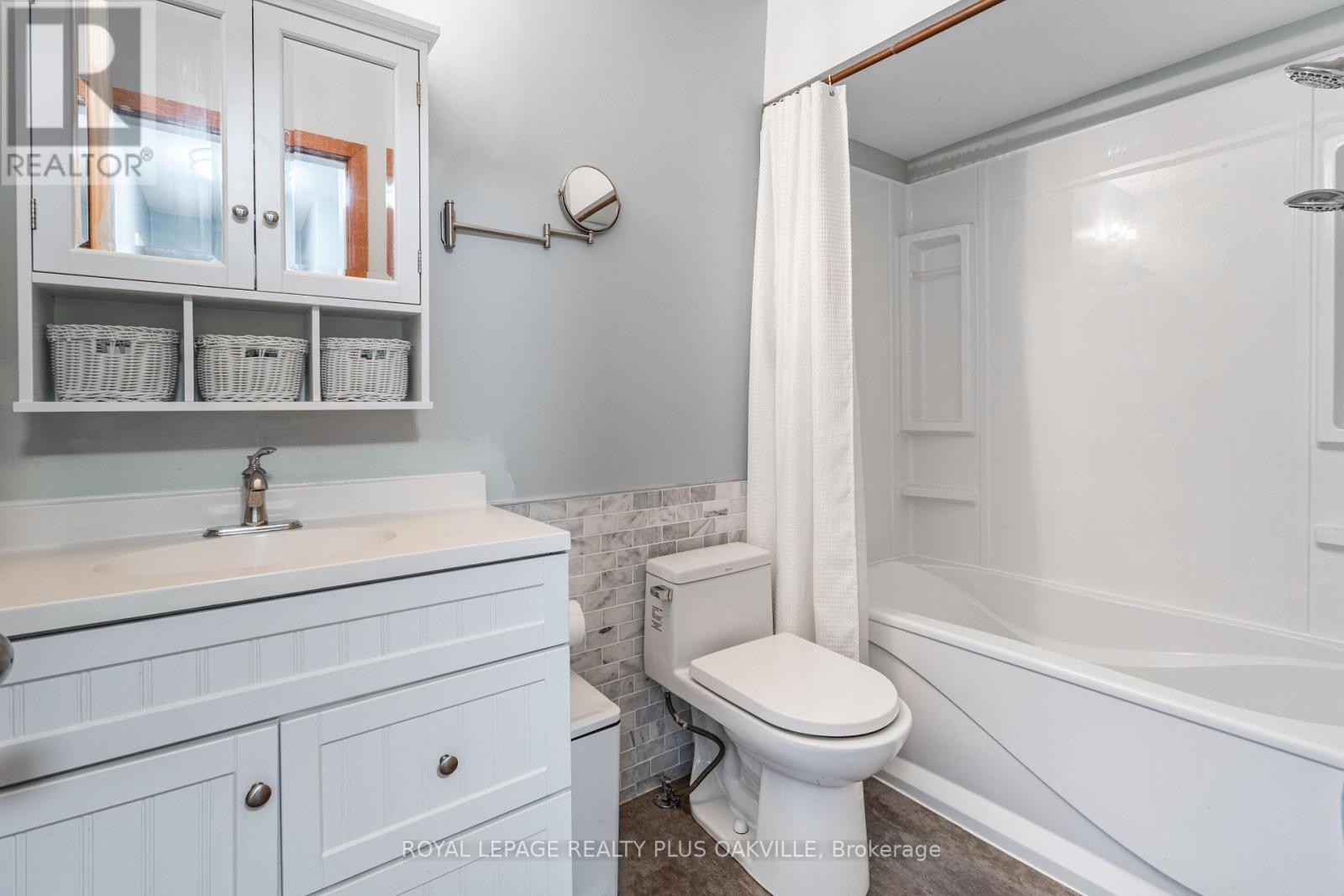 Photo 12 of 158 Bonaventure Drive, Hamilton ON