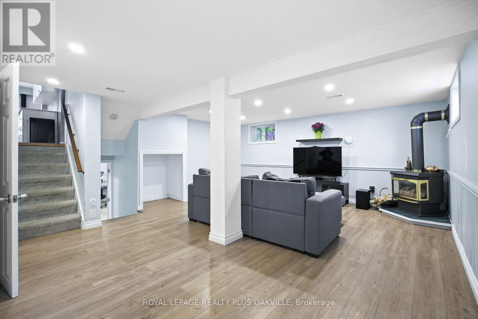 Photo 13 of 158 Bonaventure Drive, Hamilton ON