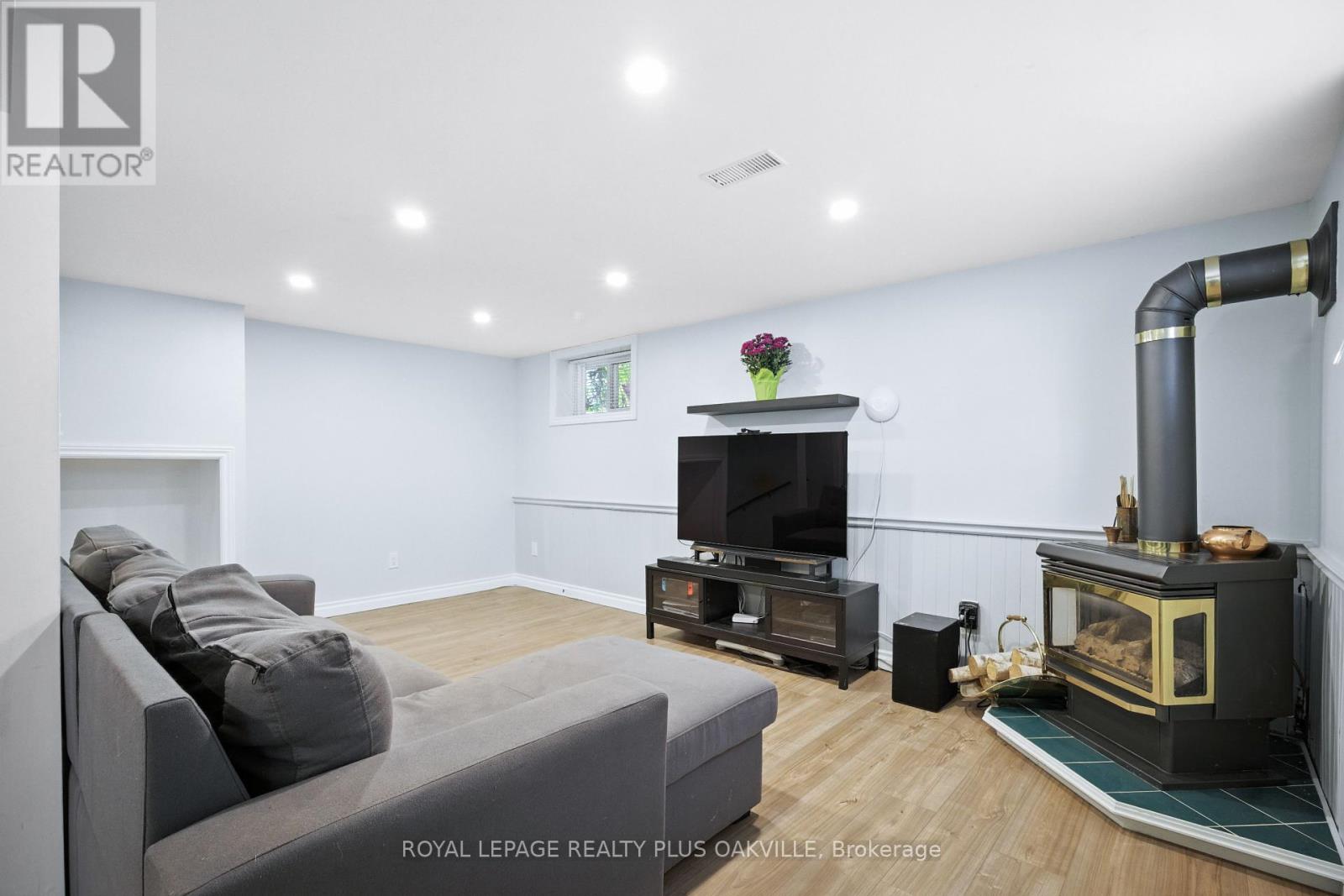 Photo 14 of 158 Bonaventure Drive, Hamilton ON