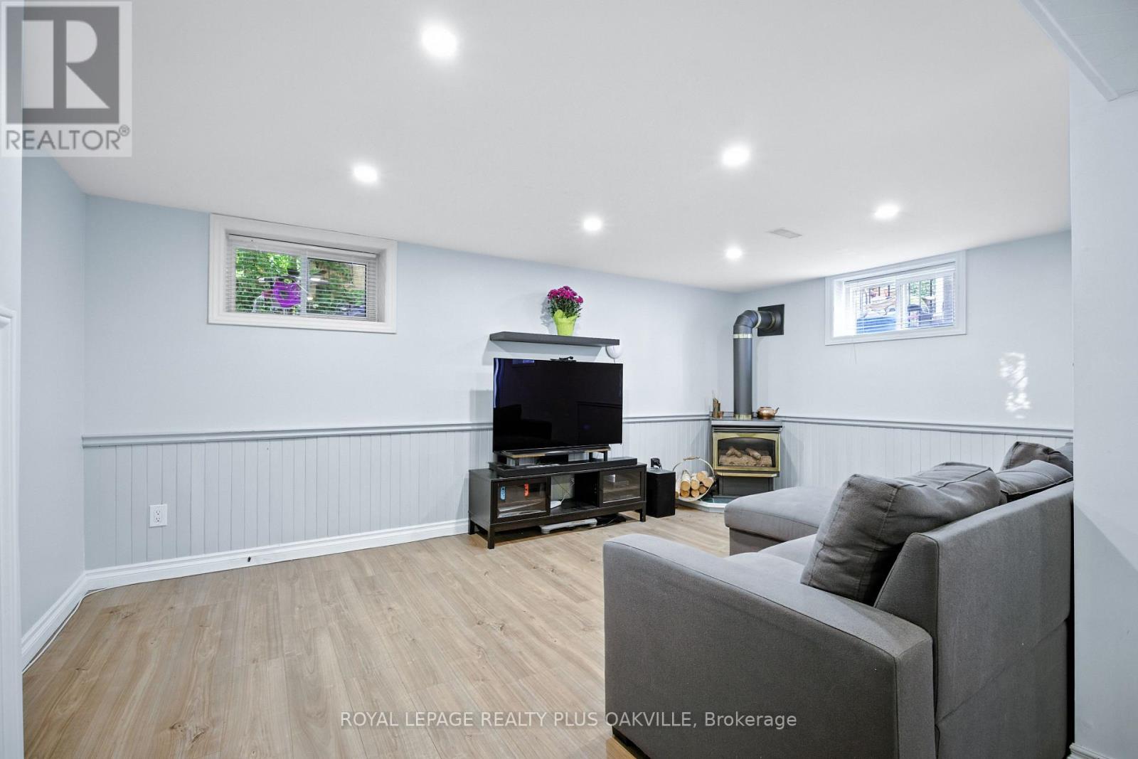 Photo 16 of 158 Bonaventure Drive, Hamilton ON