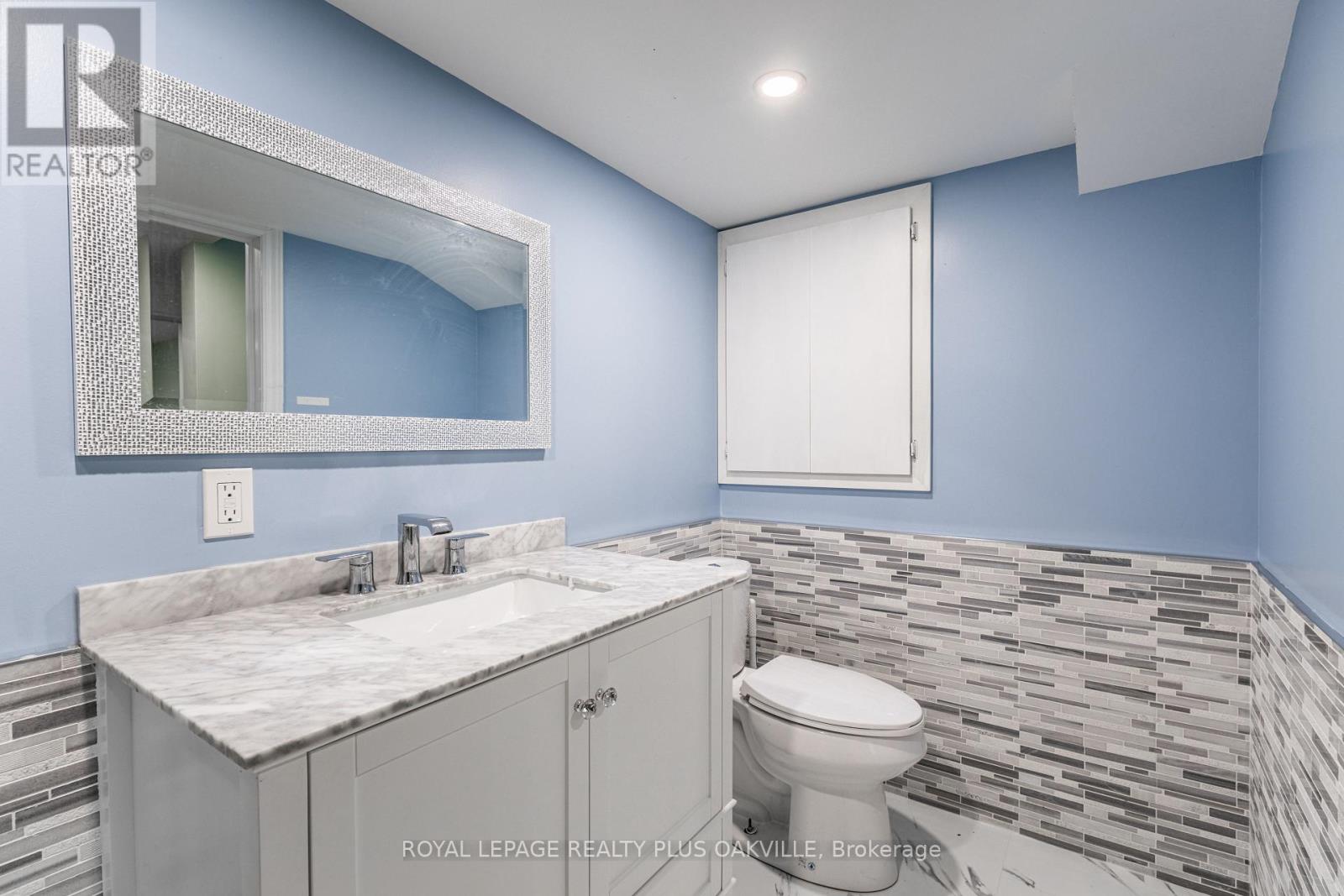 Photo 18 of 158 Bonaventure Drive, Hamilton ON