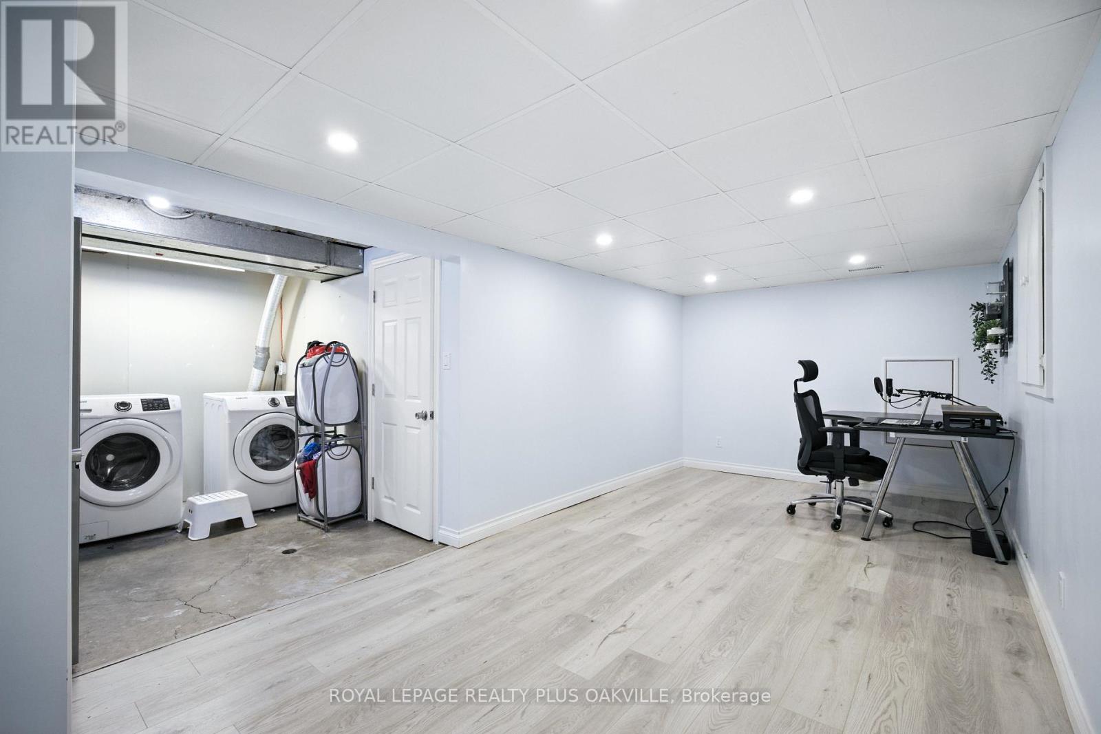 Photo 19 of 158 Bonaventure Drive, Hamilton ON