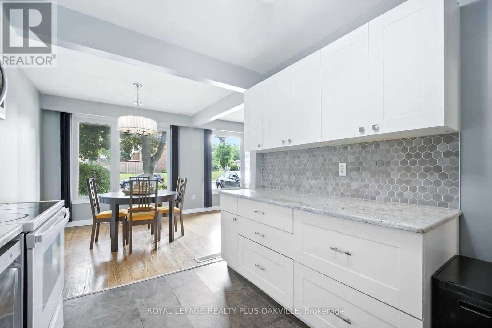 Photo 3 of 158 Bonaventure Drive, Hamilton ON
