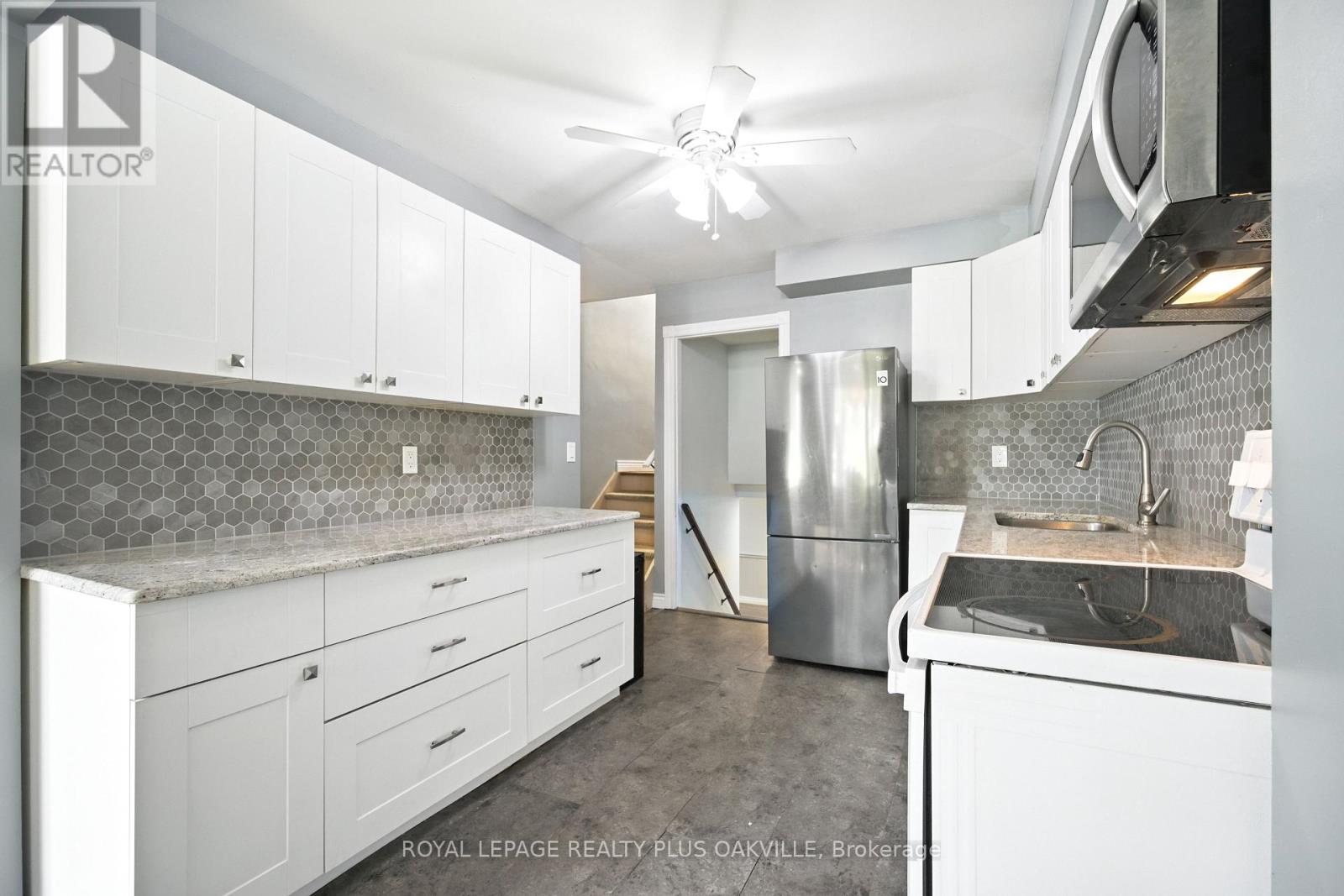 Photo 4 of 158 Bonaventure Drive, Hamilton ON