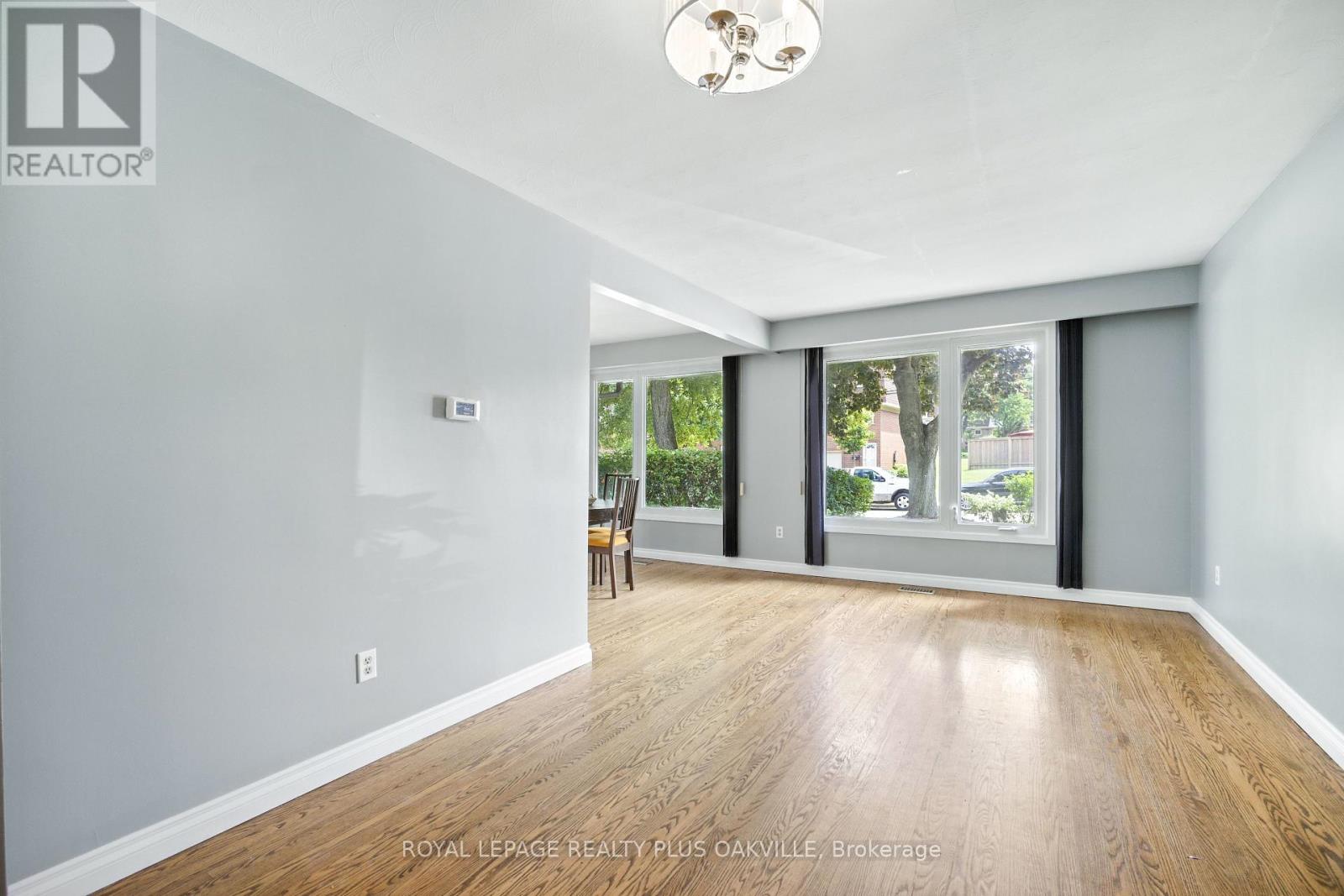 Photo 7 of 158 Bonaventure Drive, Hamilton ON