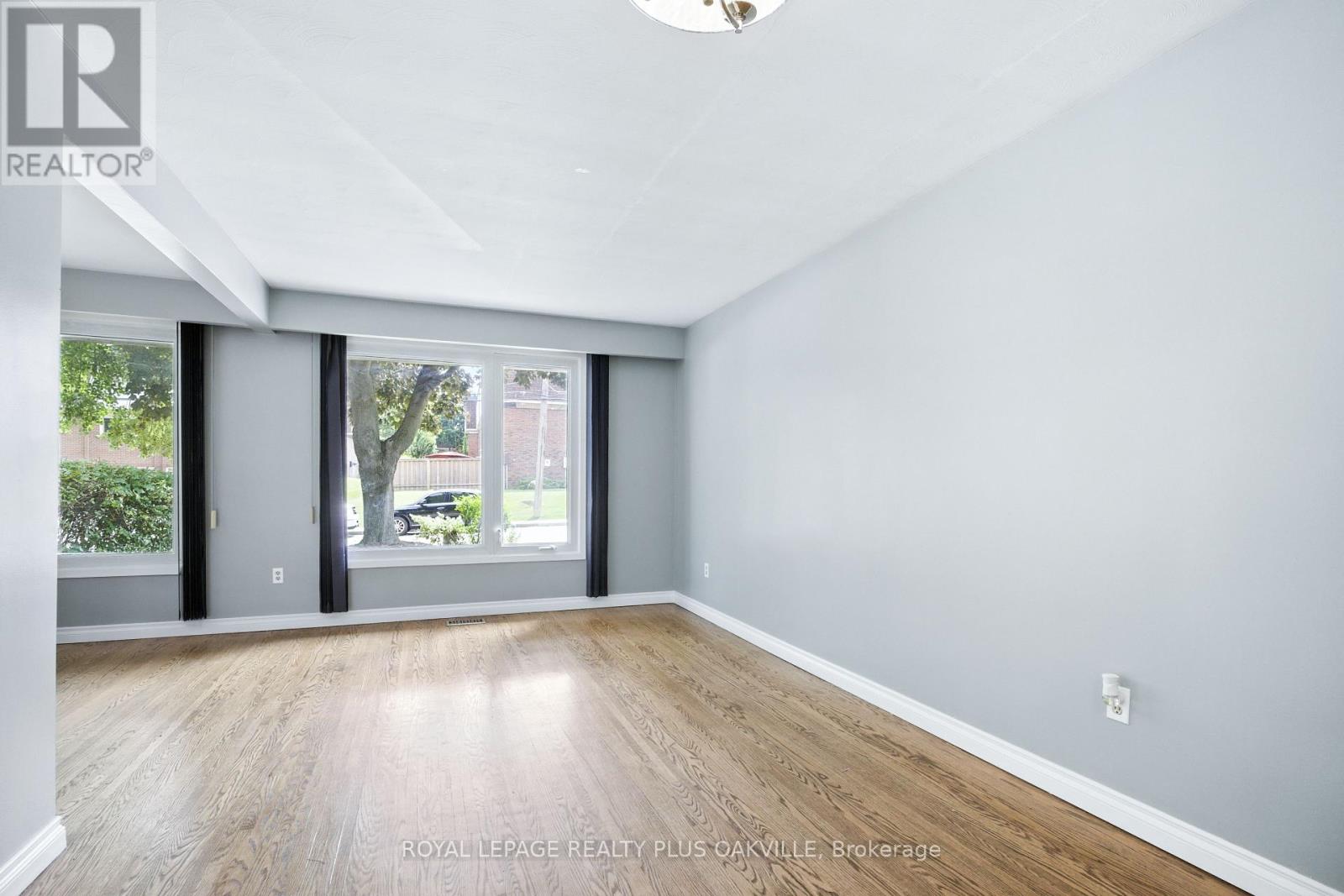 Photo 8 of 158 Bonaventure Drive, Hamilton ON