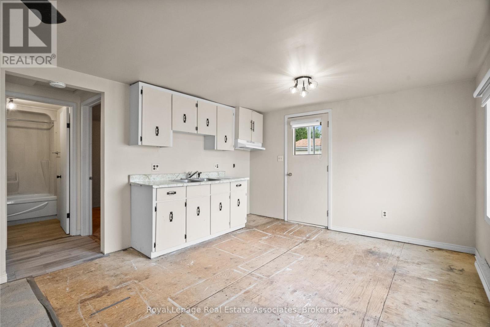 Photo 23 of 2580 Lakeshore Road, Haldimand ON