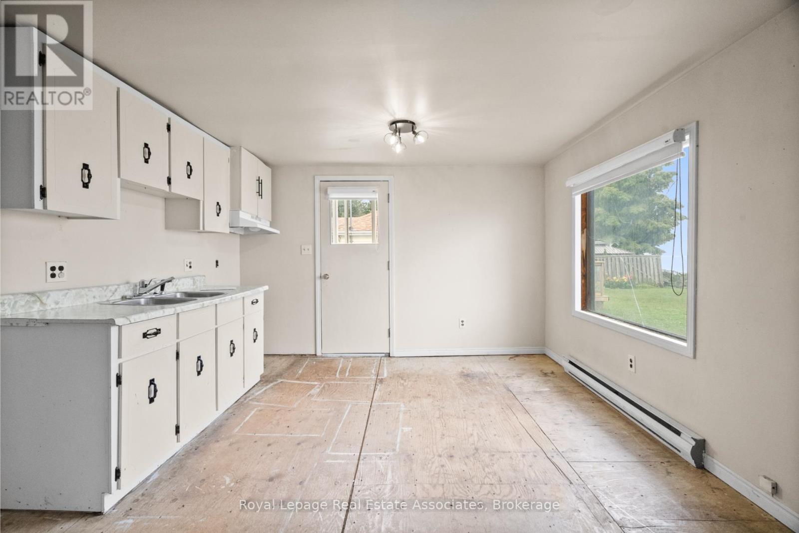 Photo 24 of 2580 Lakeshore Road, Haldimand ON