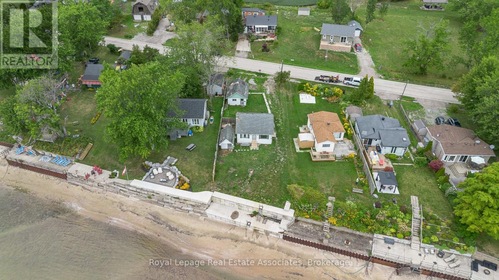 Photo 5 of 2580 Lakeshore Road, Haldimand ON