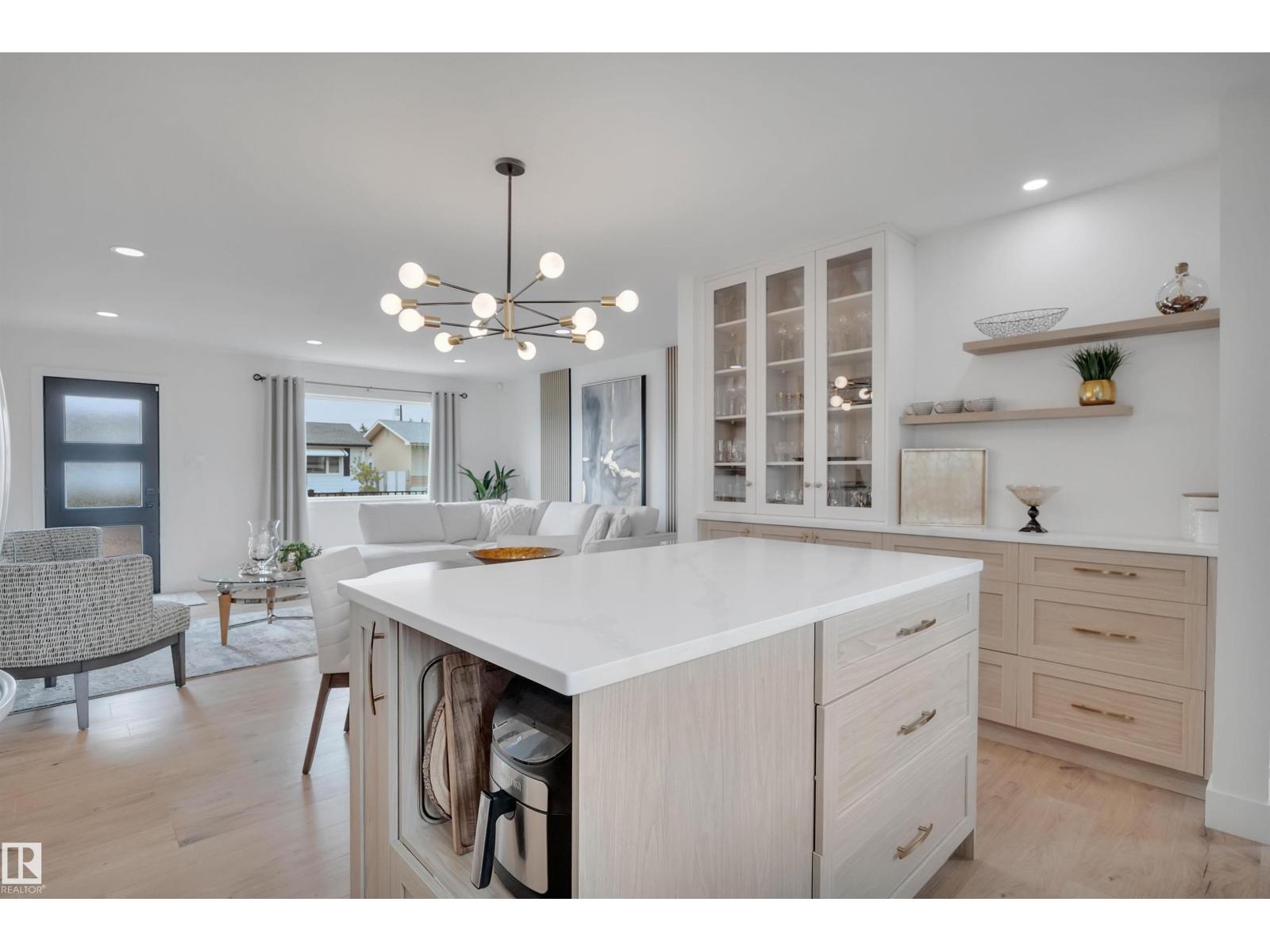 Photo 14 of 13515 67 St Nw, Edmonton AB