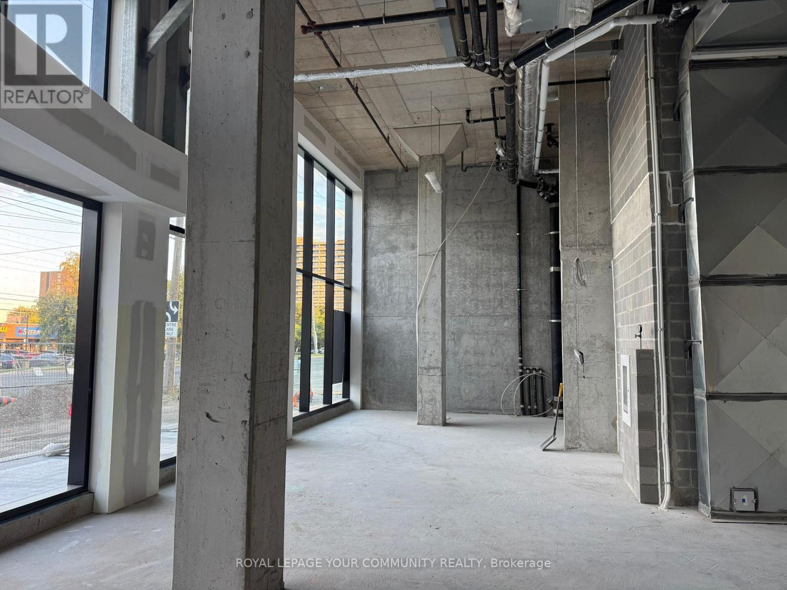 Photo 8 of 118 8188 Yonge Street, Vaughan ON