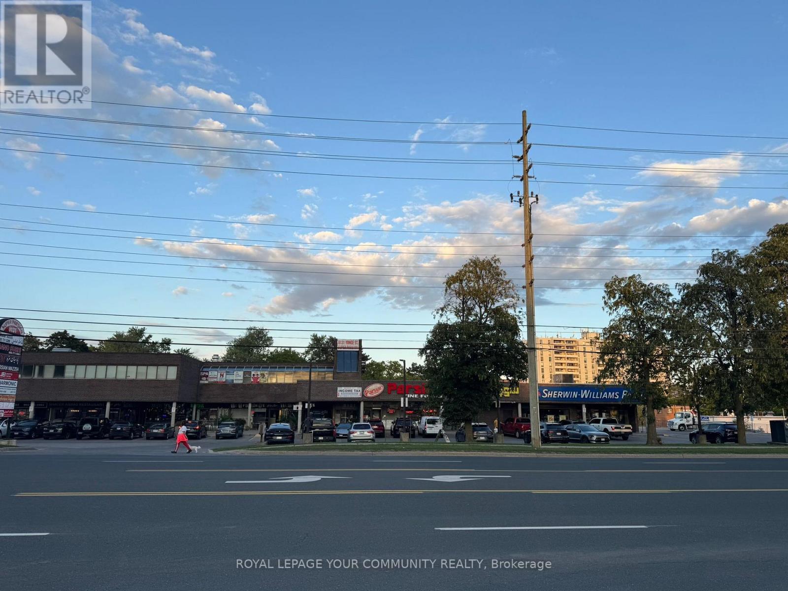 Photo 9 of 118 8188 Yonge Street, Vaughan ON