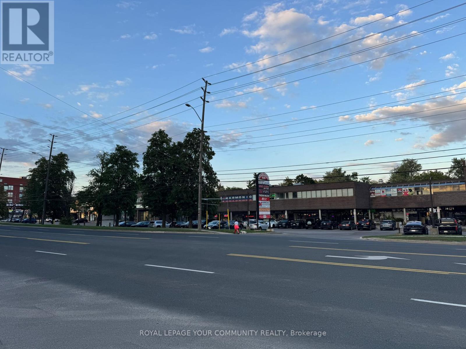 Photo 10 of 118 8188 Yonge Street, Vaughan ON
