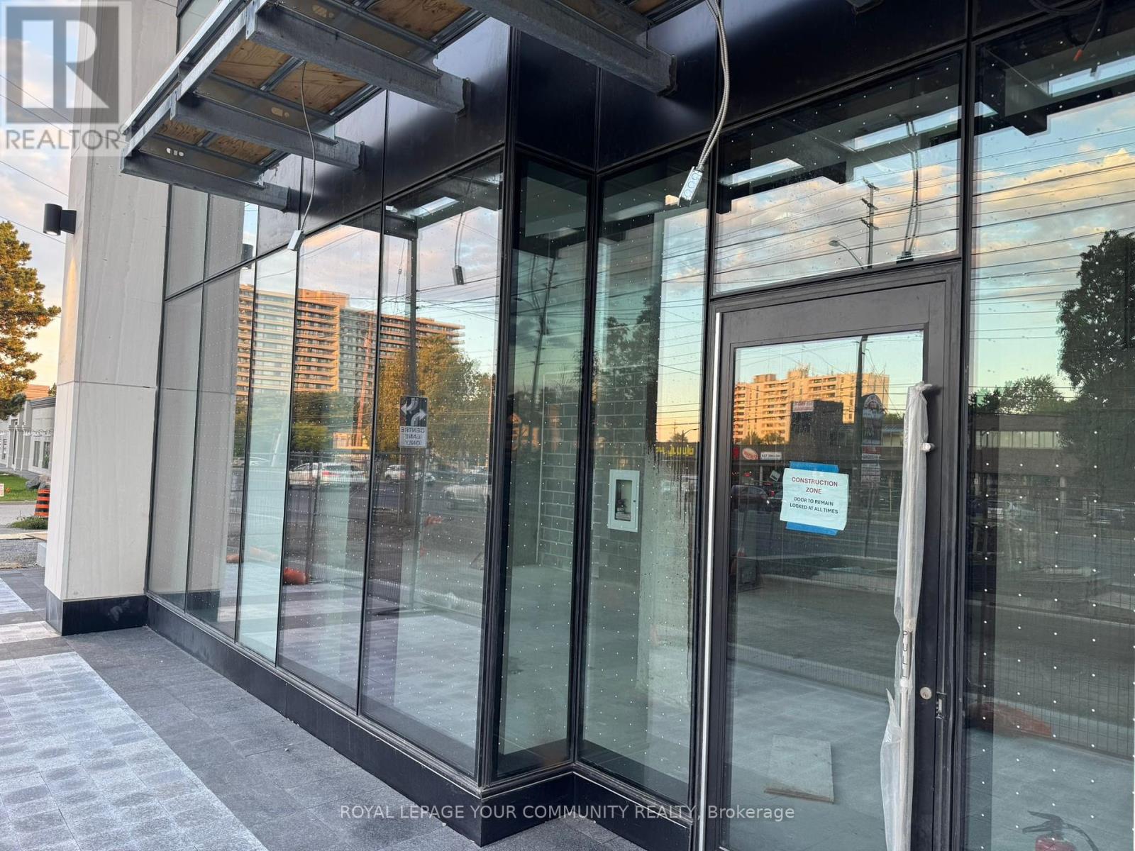 Photo 3 of 118 8188 Yonge Street, Vaughan ON